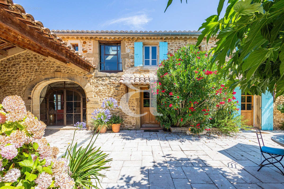 Maison à SAINTE-CECILE-LES-VIGNES