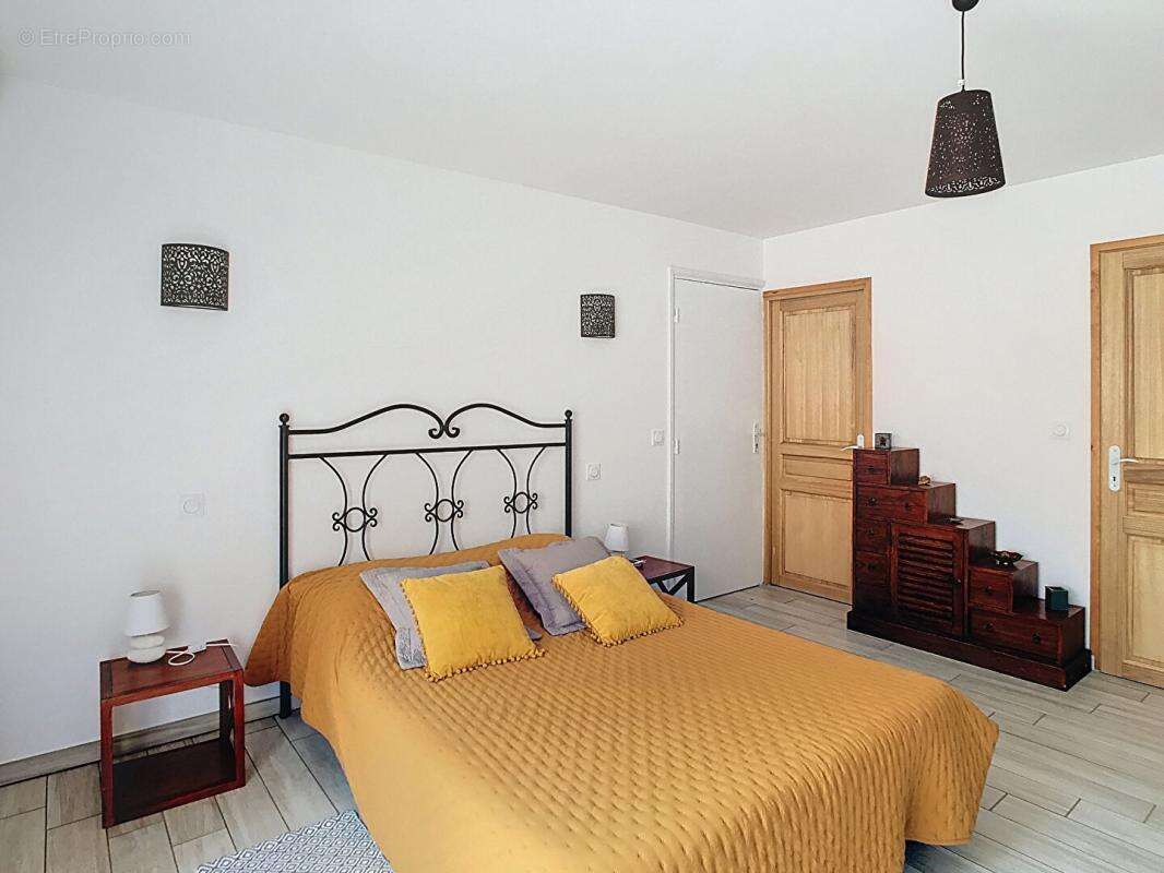 Maison à LE BUISSON-DE-CADOUIN