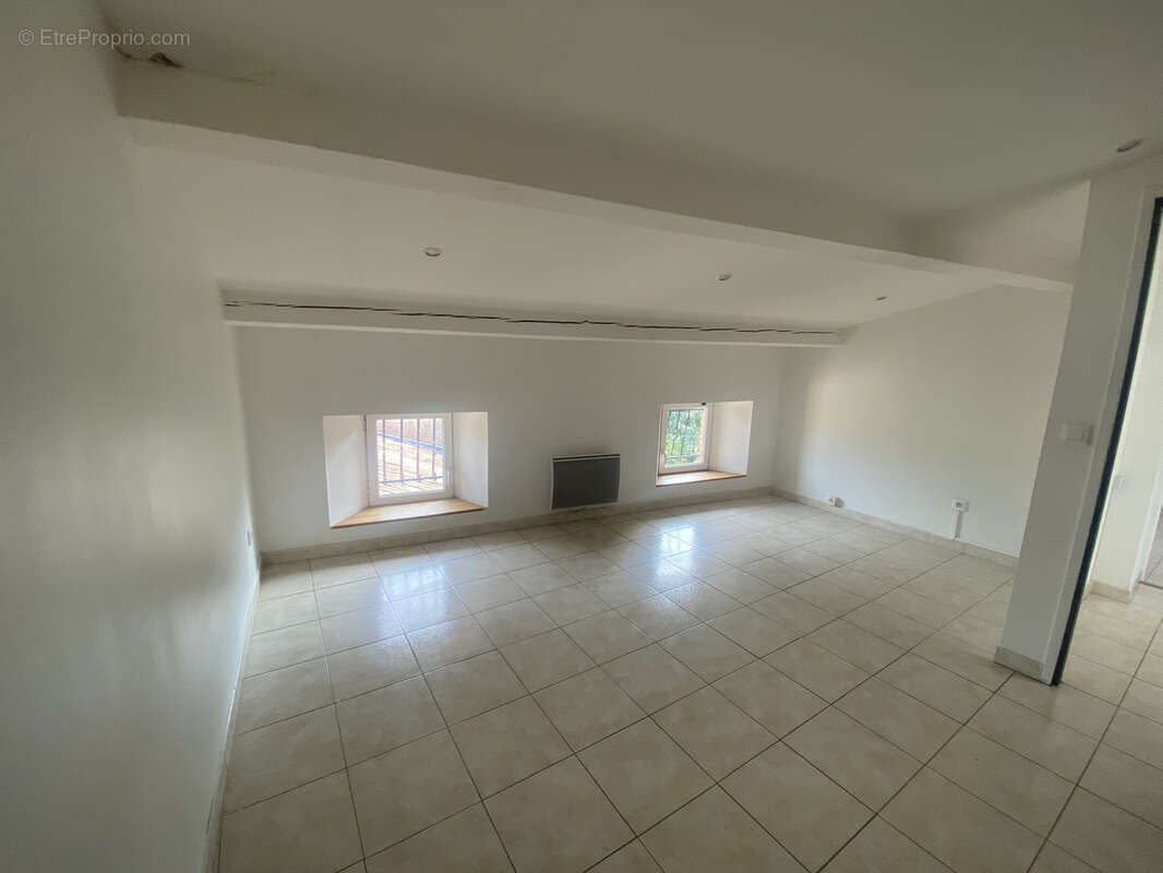 Appartement à TOURVES