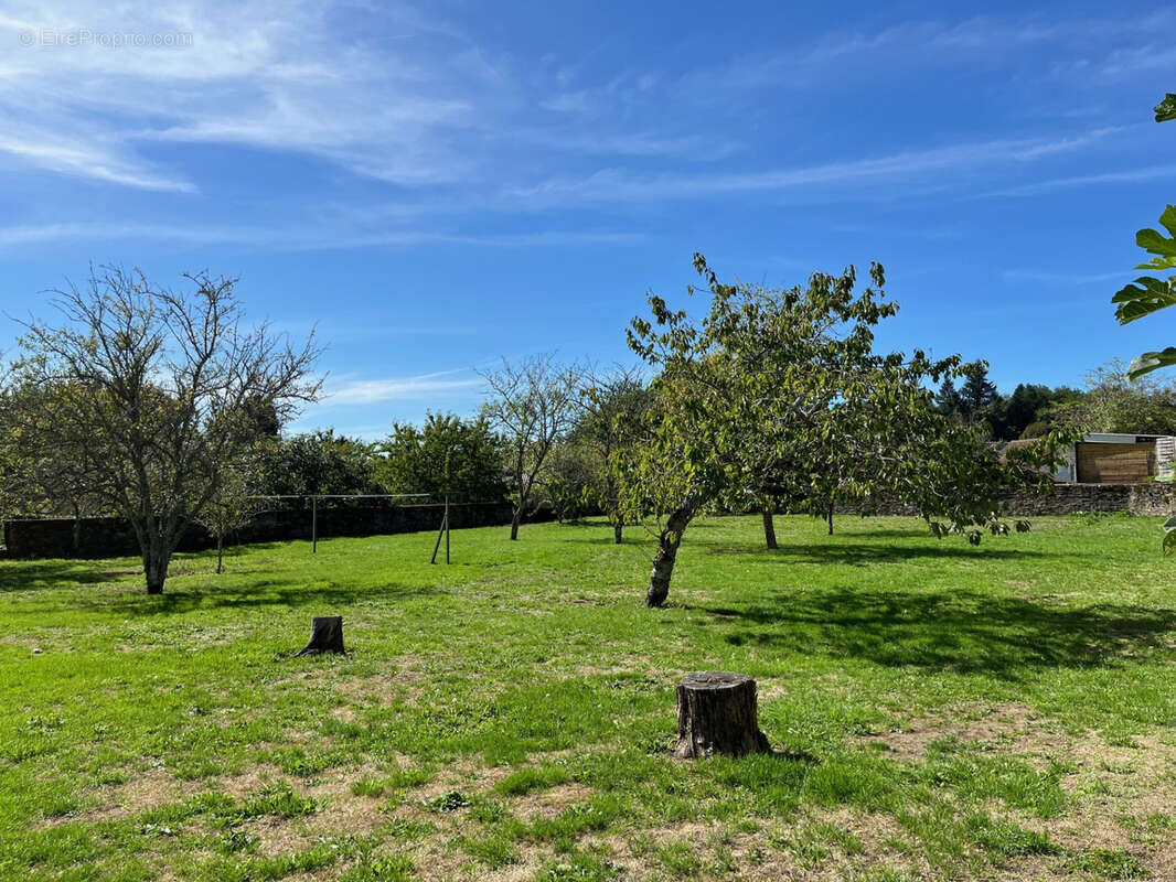 Appartement à COUSSAC-BONNEVAL