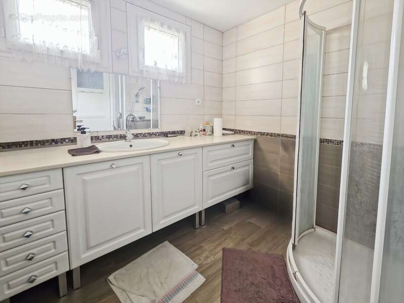 Maison indépendante 91 m² avec sous-sol complet et dépendance sur 650 m² à Montmorot (39) - photo 12
