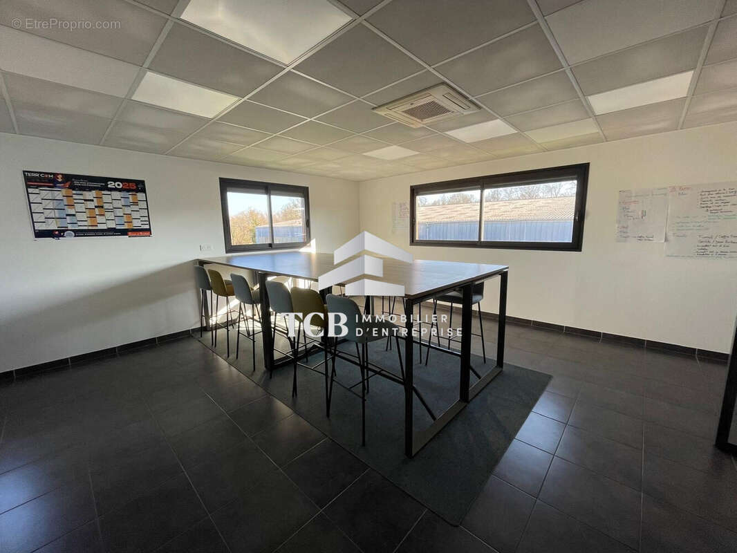 Commerce à TREILLIERES