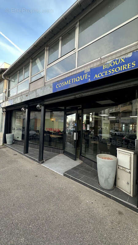 Commerce à DECINES-CHARPIEU