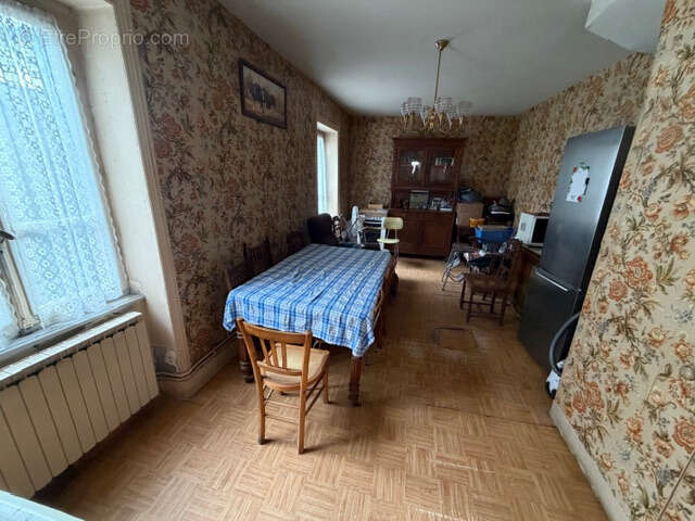 Maison à MARINGUES