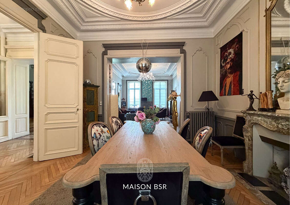 Rare hôtel particulier d'exception avec piscine intérieure et dépendance - photo 8