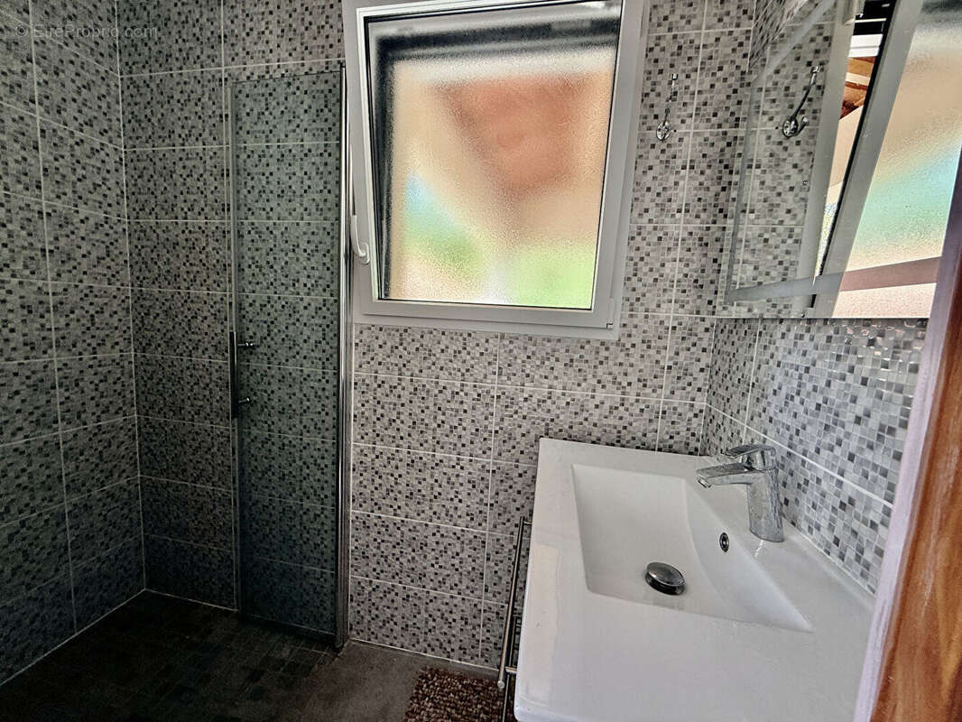 Maison à TROIS-PALIS