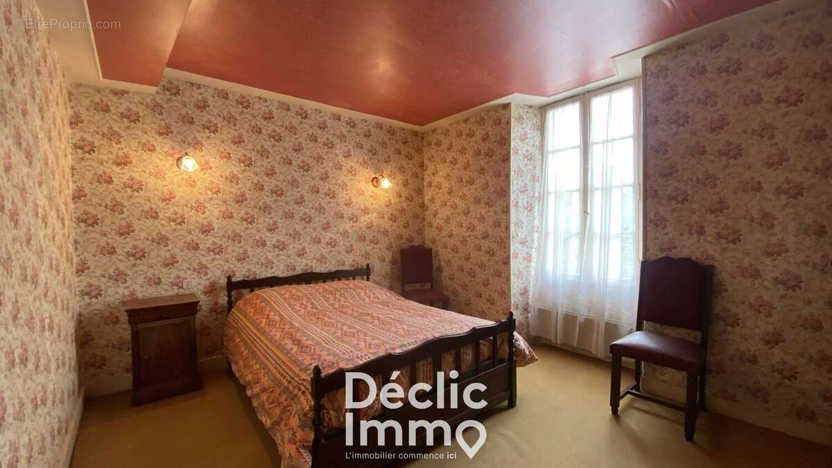 Maison à SAINT-MEME-LES-CARRIERES