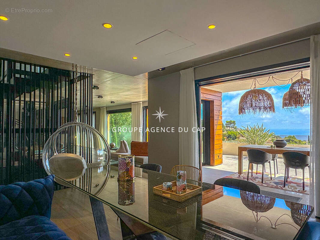 A vendre villa contemporaine vue mer piscine pool house chambres en suite les issambres - photo 6