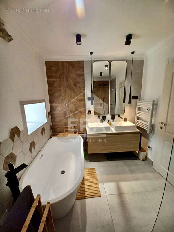 Maison à LES OMERGUES