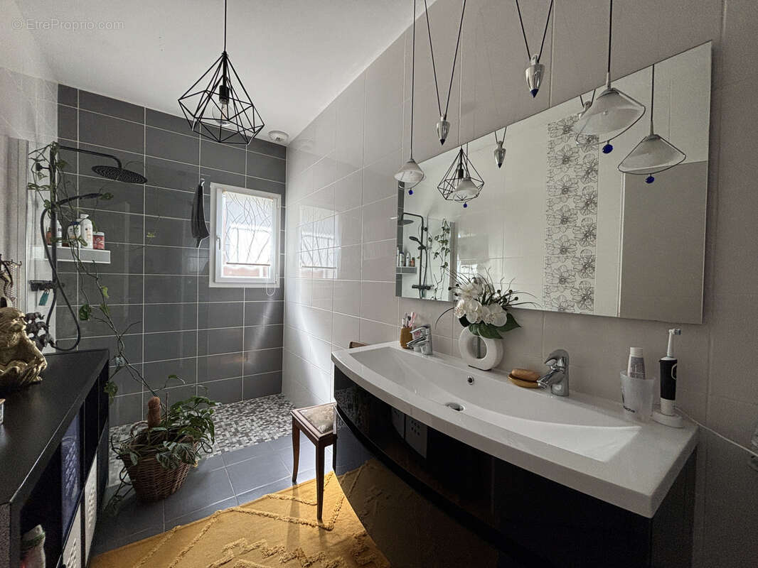 Maison à SAINT-MARCEL-LES-VALENCE