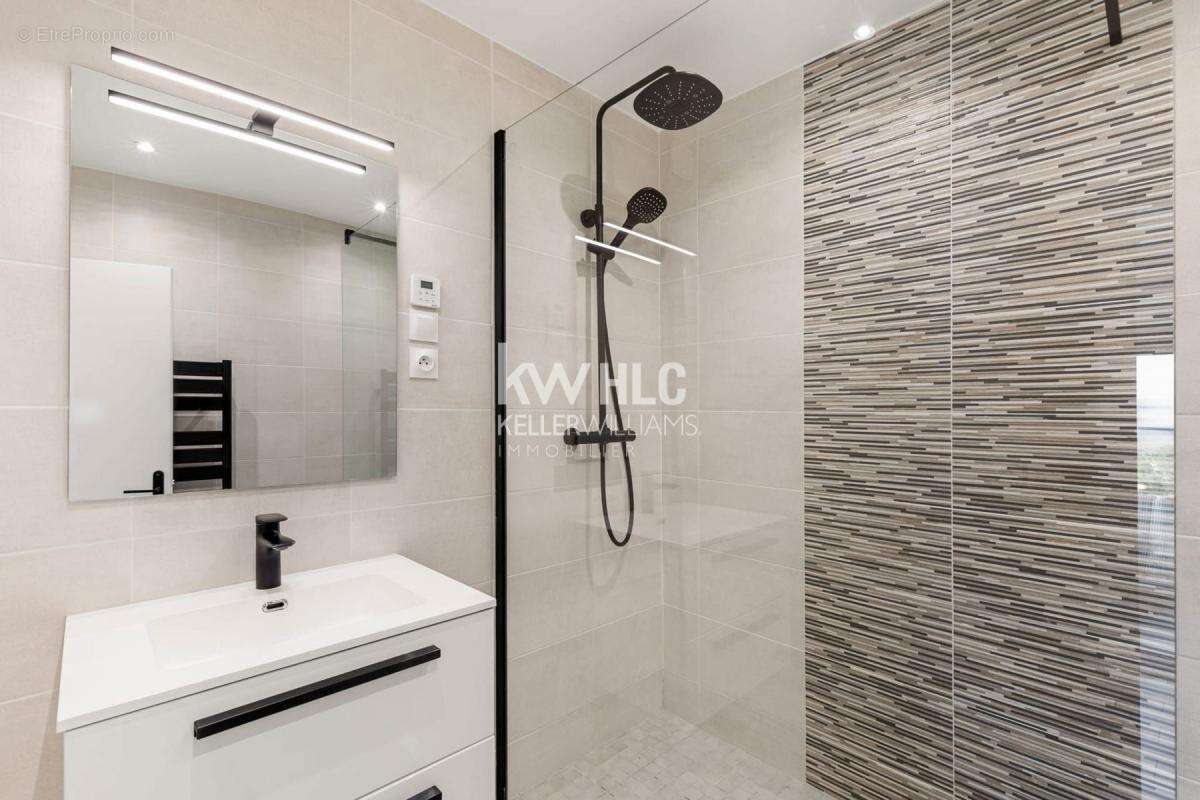 Maison à SAINT-LAURENT-DU-VAR