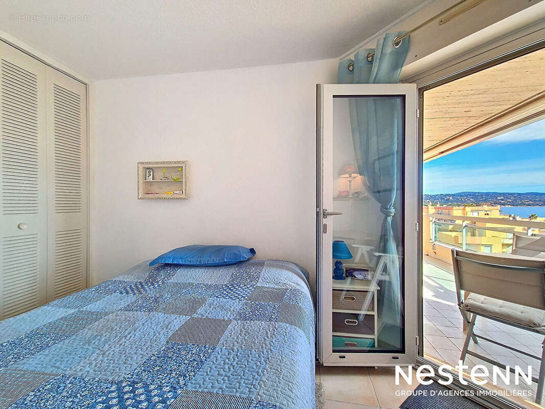 Appartement vue mer Cavalaire-sur-Mer 3 pièce(s) 67 m2 (50,54 + 16,9 m² loi carrez ) avec terrasse, garage et place de stationne - photo 12