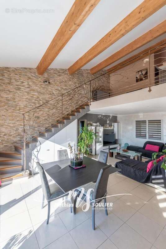 Maison 260 m² à Vitrolles  - photo 5