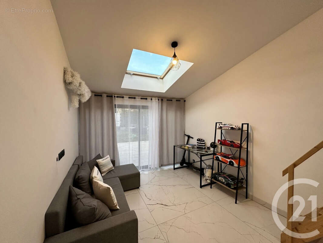 Maison à SAINT-MAUR-DES-FOSSES