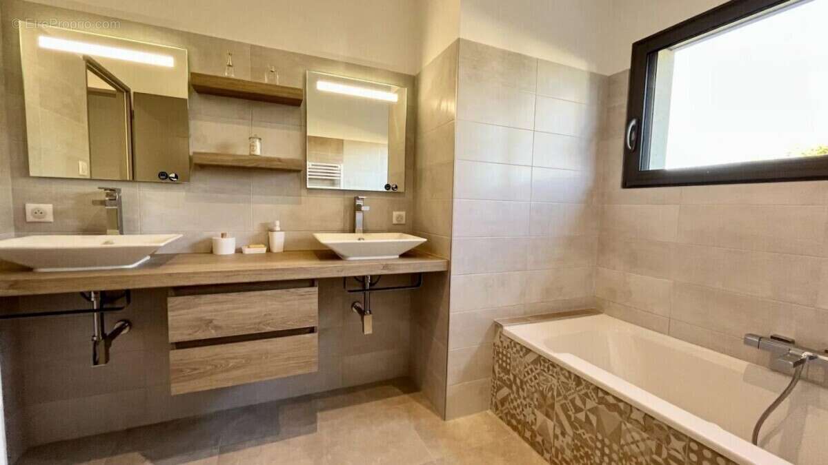 Maison à MORIERES-LES-AVIGNON