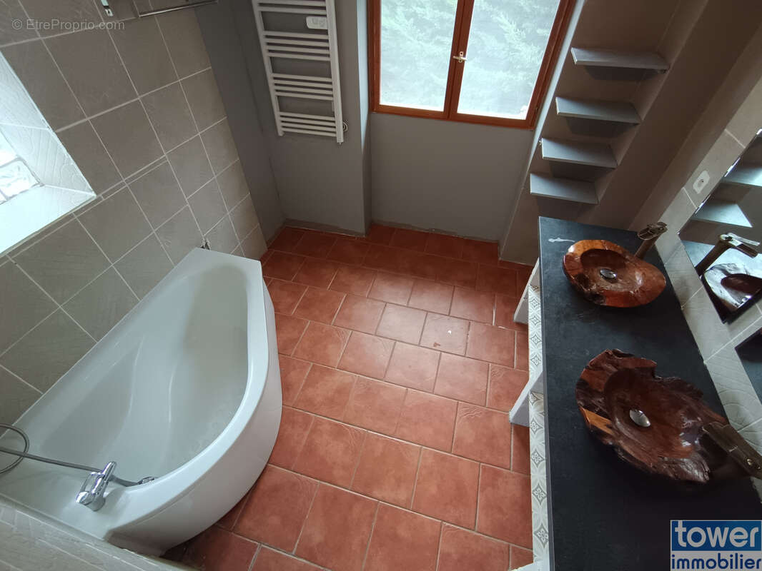 A 20 minutes de Valence - Maison en pierres de 180 m2 avec 5 chambres et deux garages - photo 8