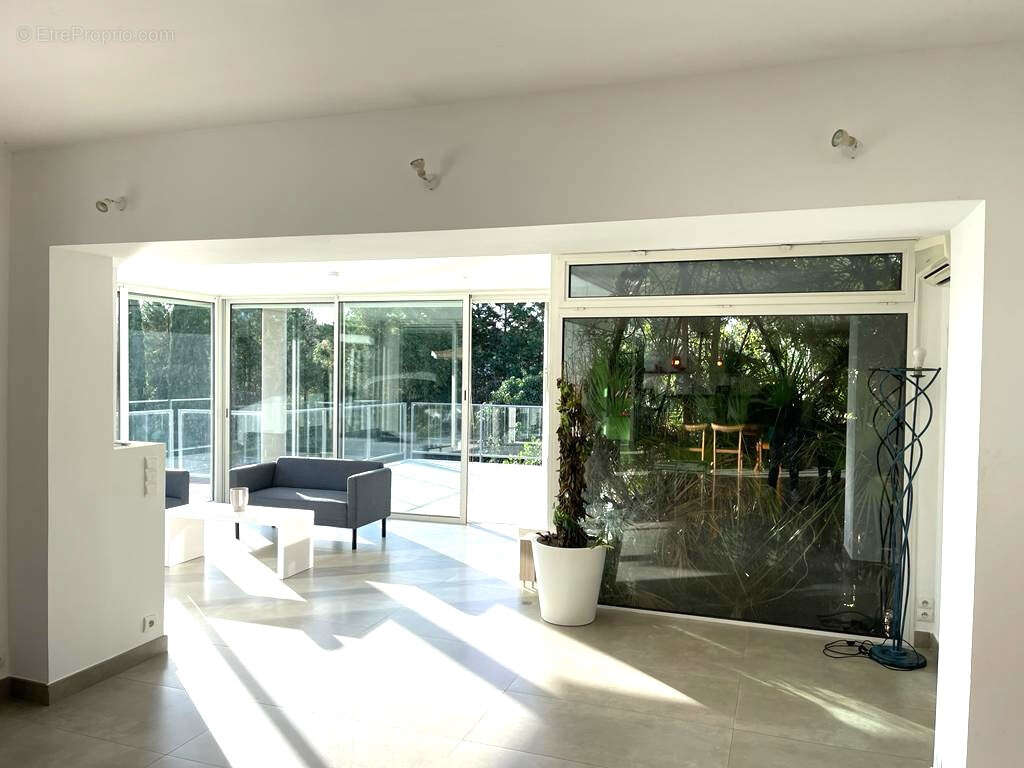 Belle Maison D'architecte de Caractère, 220m2 à vendre à Castelnau le lez sur 2200 m2 de terrain. - photo 10