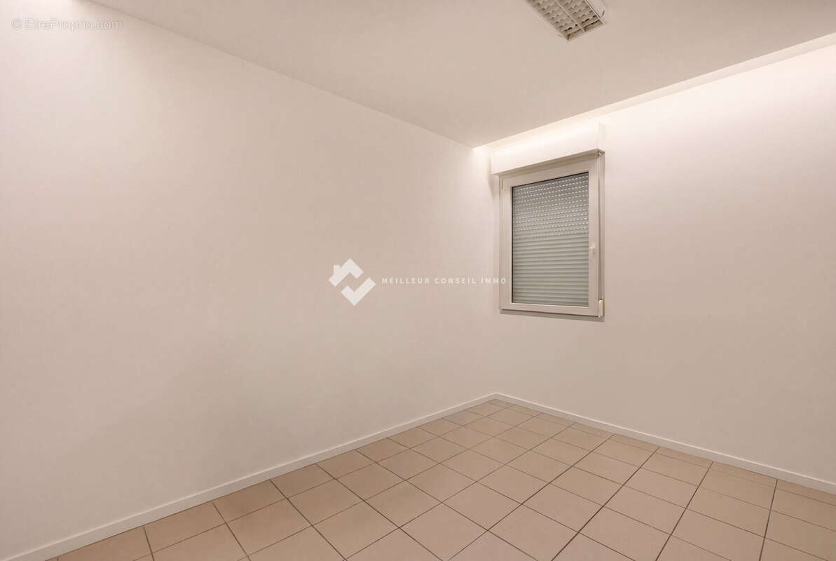Appartement 108 m² à Saint-Bonnet-De-Mure  - photo 6