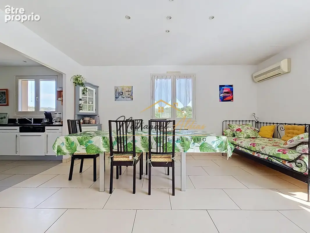 Maison avec logement indépendant, piscine, garage, écurie et terrain - photo 7