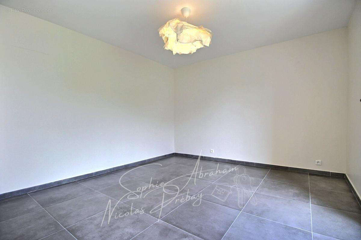 Maison en pierres avec cour et jardin - photo 7