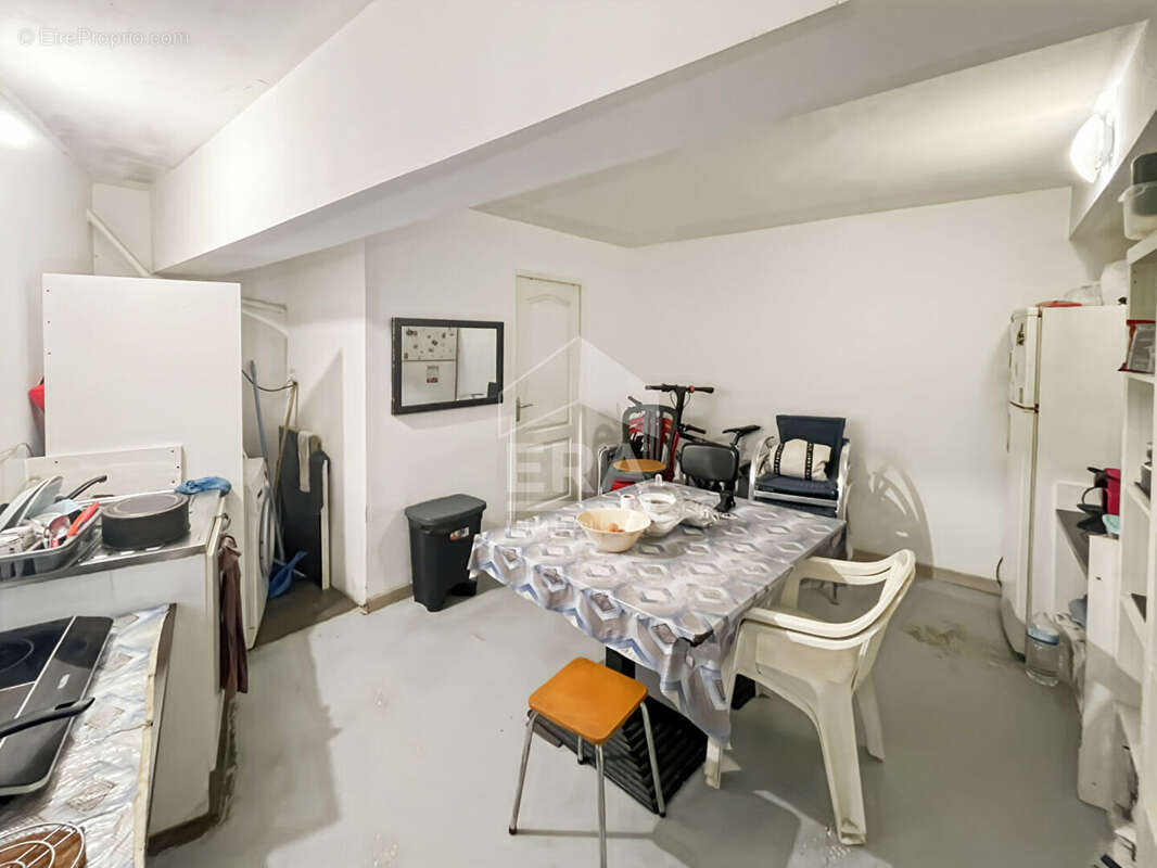 Autre à MARSEILLE-8E