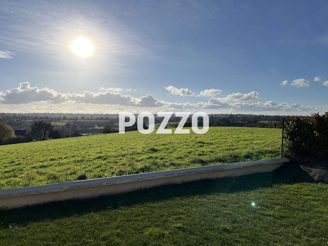 Maison à CONDE-SUR-VIRE