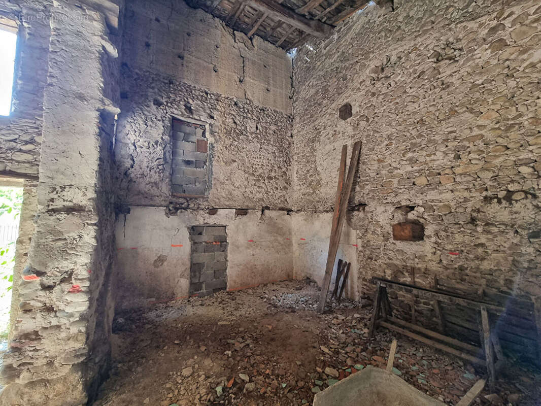 Maison à SAINT-MAURICE-DE-REMENS