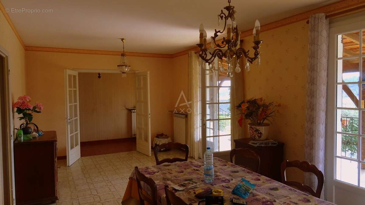 Maison à LEGUILLAC-DE-L'AUCHE