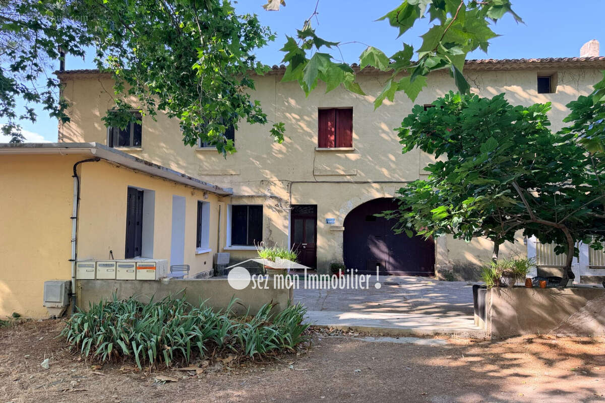 Maison 1135 m² à Narbonne  - photo 2