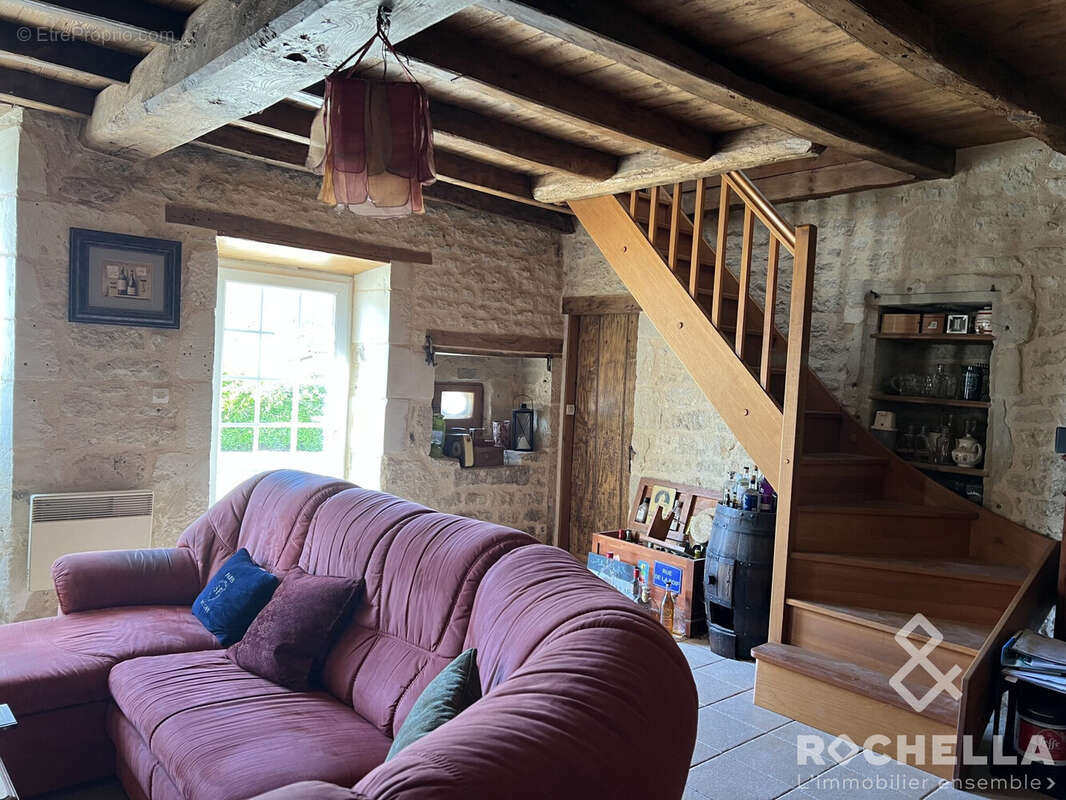 Maison 213 m² à Vergne  - photo 4