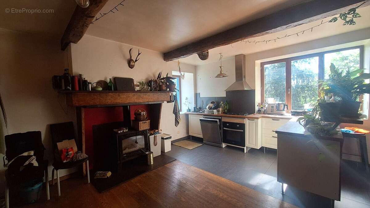 Ancien corps de ferme  T4 /5 sur 5500m² de terrain - photo 5