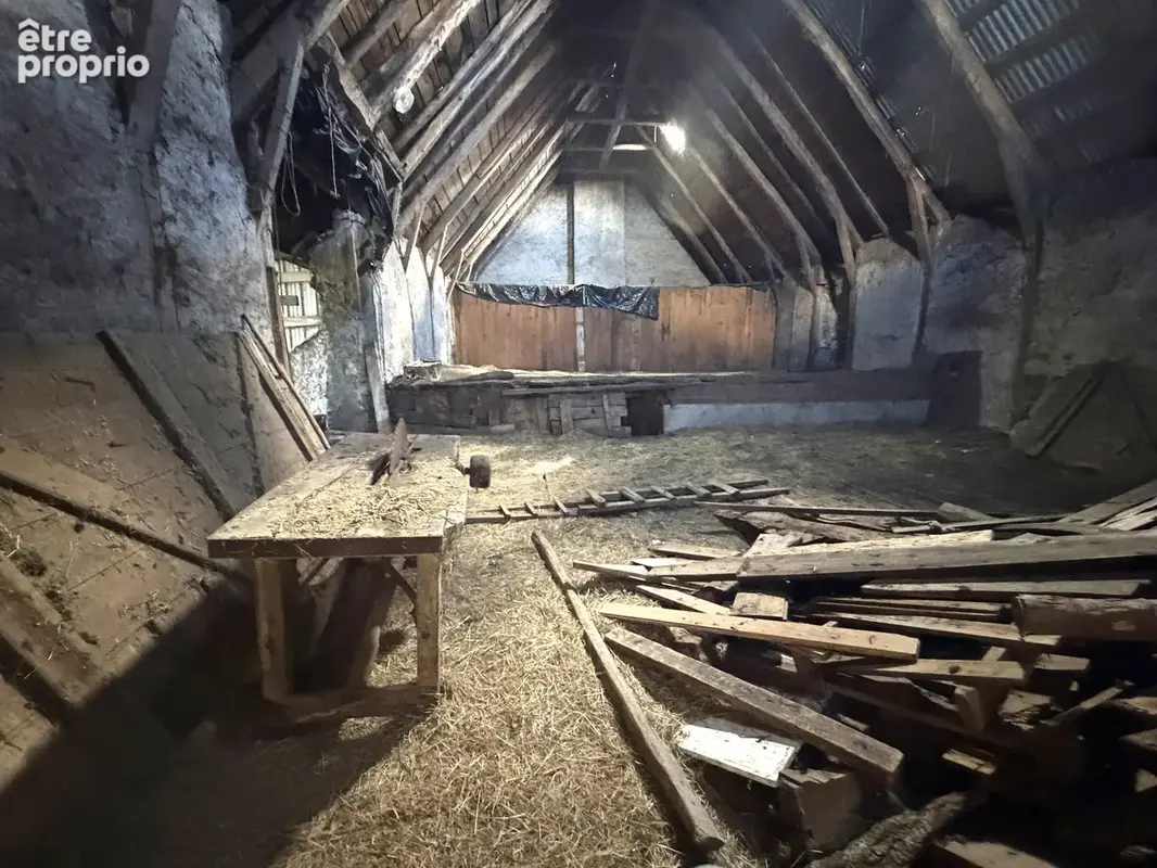 Montgreleix   Maison avec grange, écurie et dépendances sur 925 m2 de terrain - photo 15
