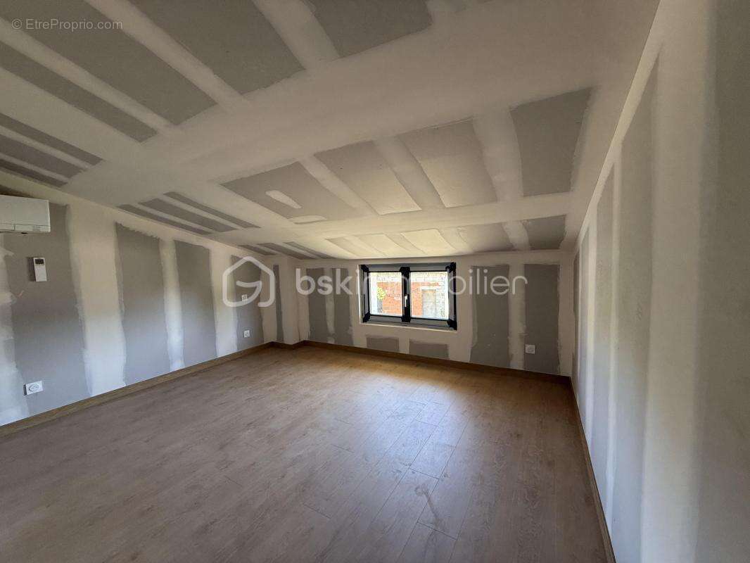 Mondonville, maison T5 d'environ 125m2 sur deux niveau entièrement refaite à neuf mitoyenne par l'arrière - photo 10