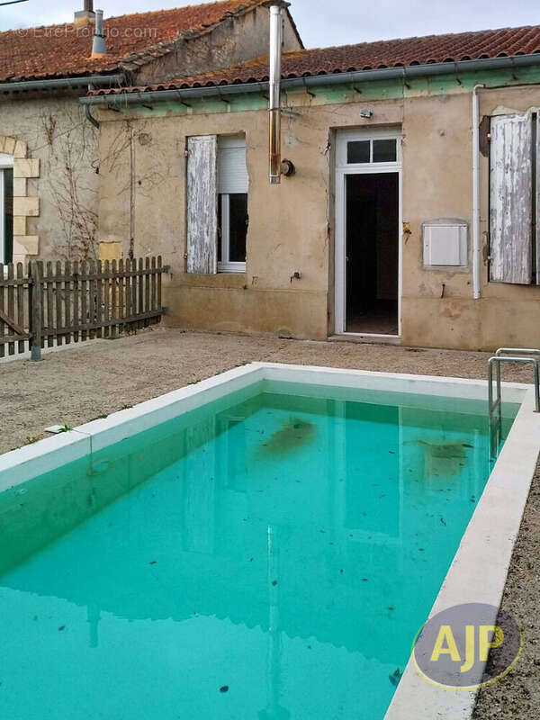 Fort potentiel - Maison à rénover - photo 3