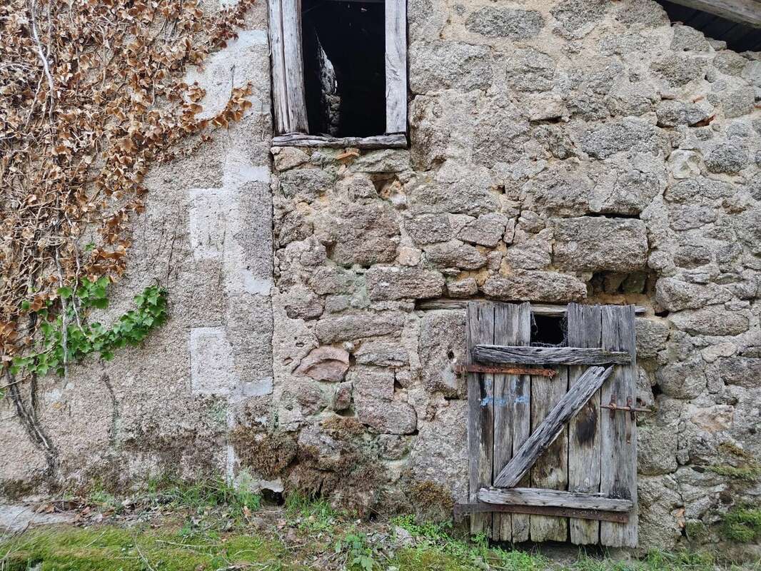 Maison à PIEGUT-PLUVIERS