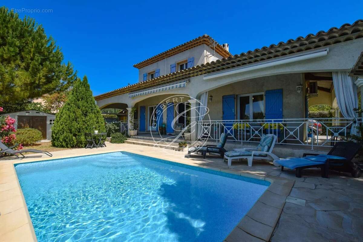 A vendre flayosc - maison a pied au village 3 chambres avec piscine et garage au calme absolu - photo 3