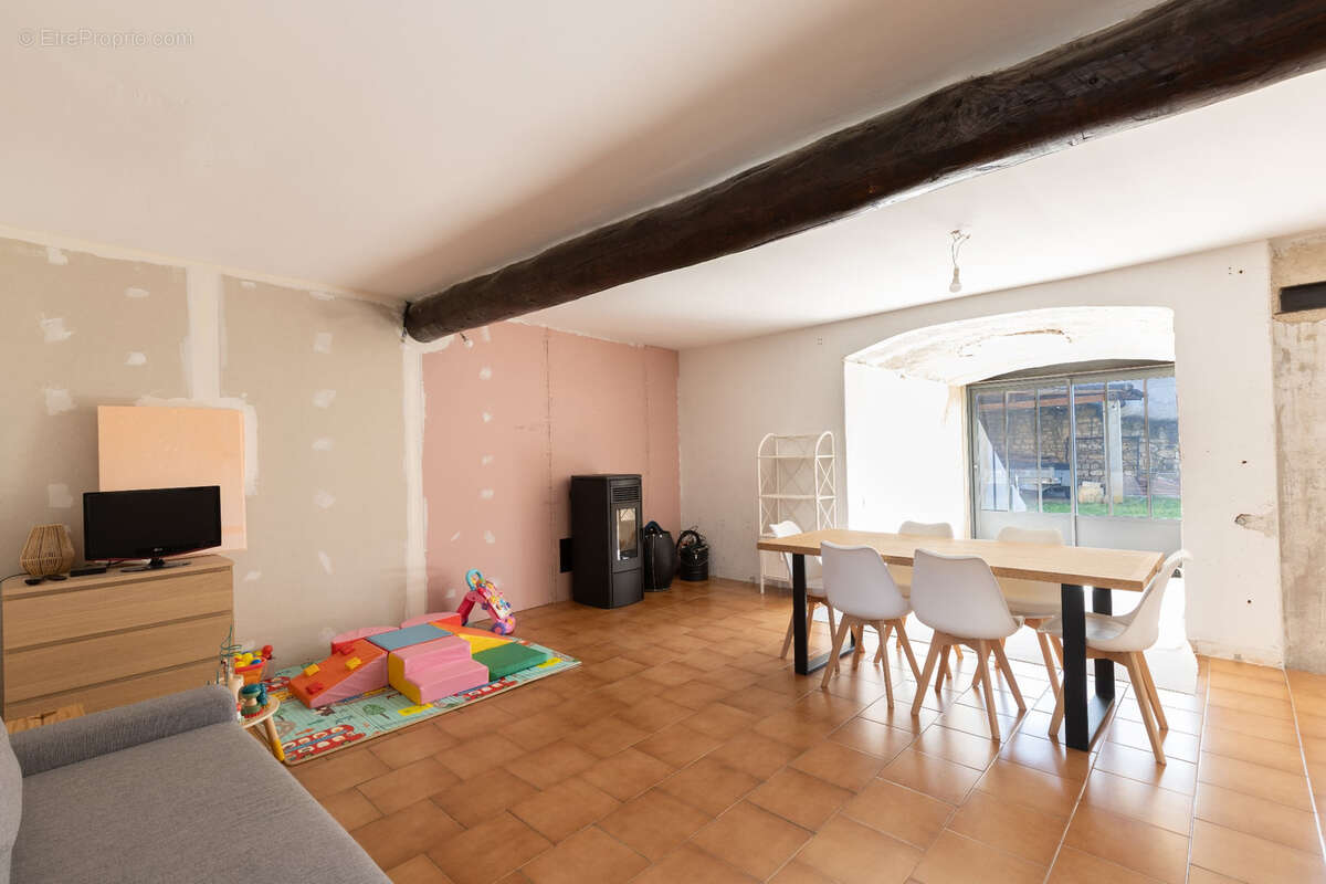 Maison à MAUBEC
