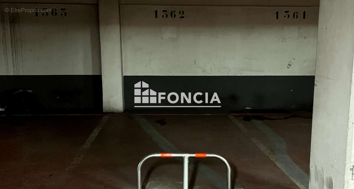 Parking à PARIS-10E