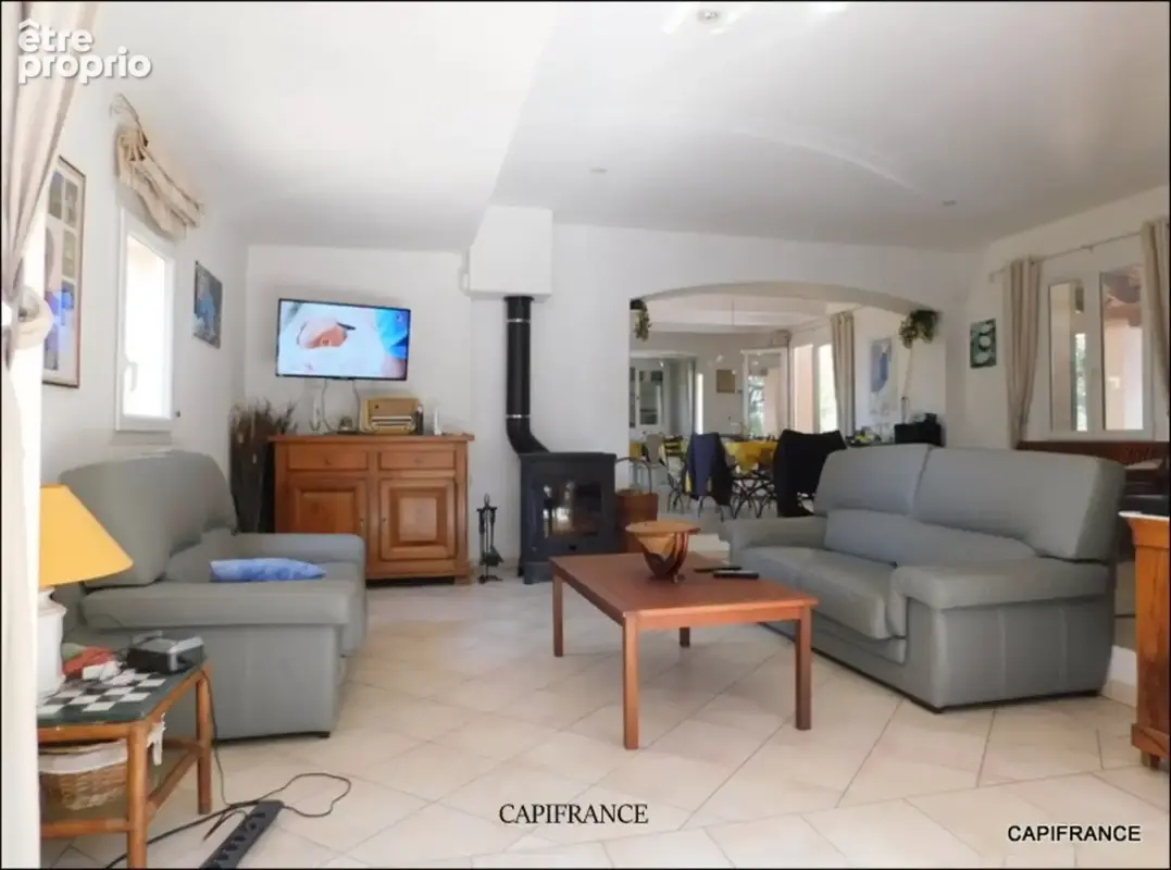 A LE VAL (83143) Maison familiale avec piscine, 4 chambres, grand garage, terrain naturel et boisé - photo 5