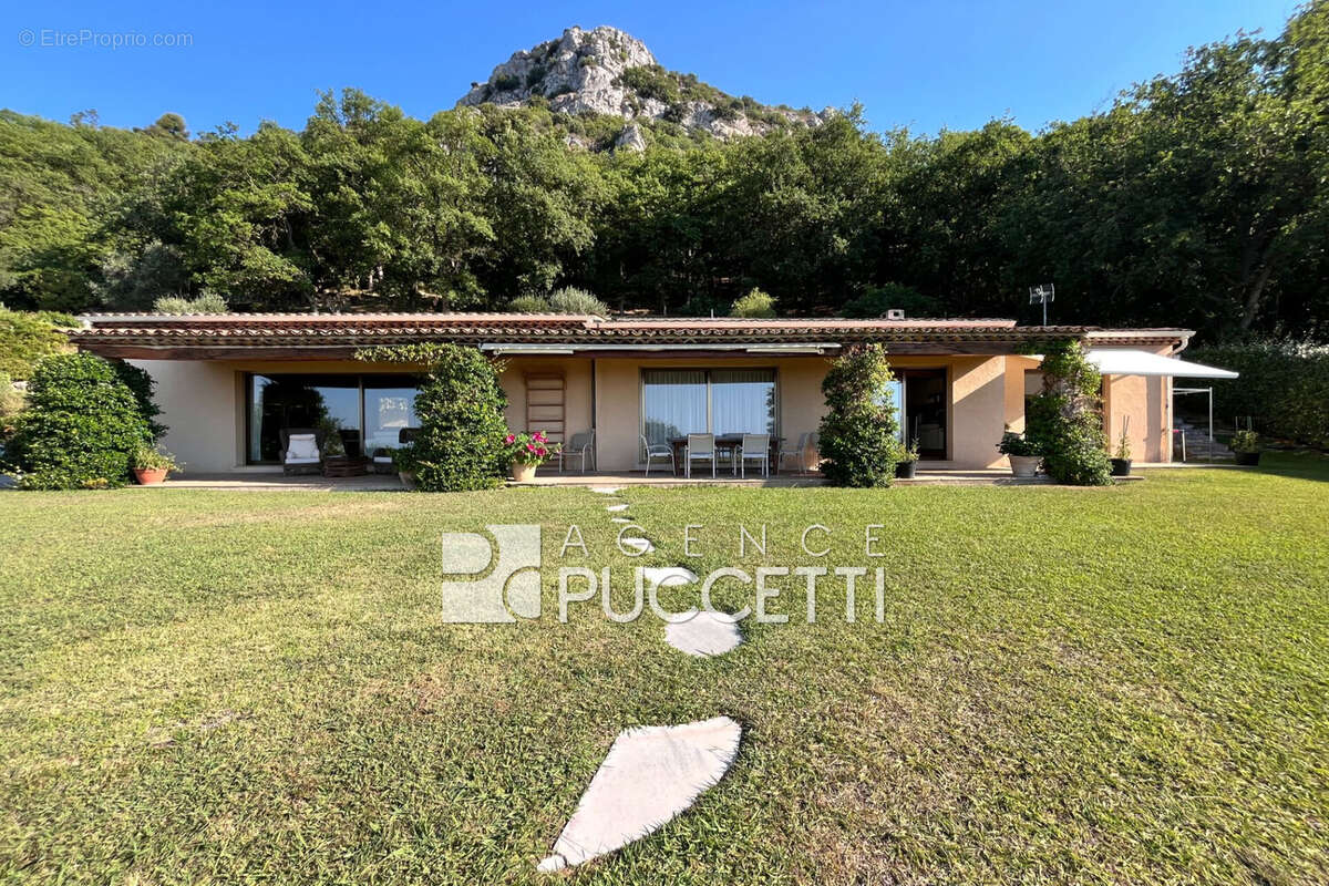 Maison 221 m² à Vence  - photo 2