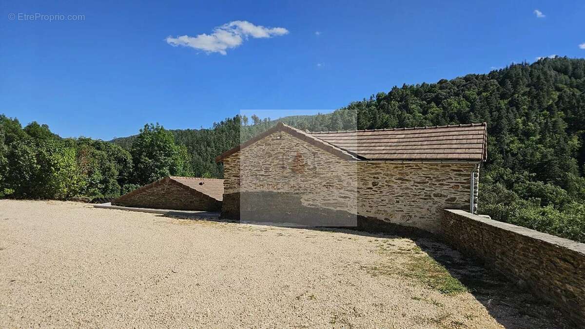Maison à LE COLLET-DE-DEZE