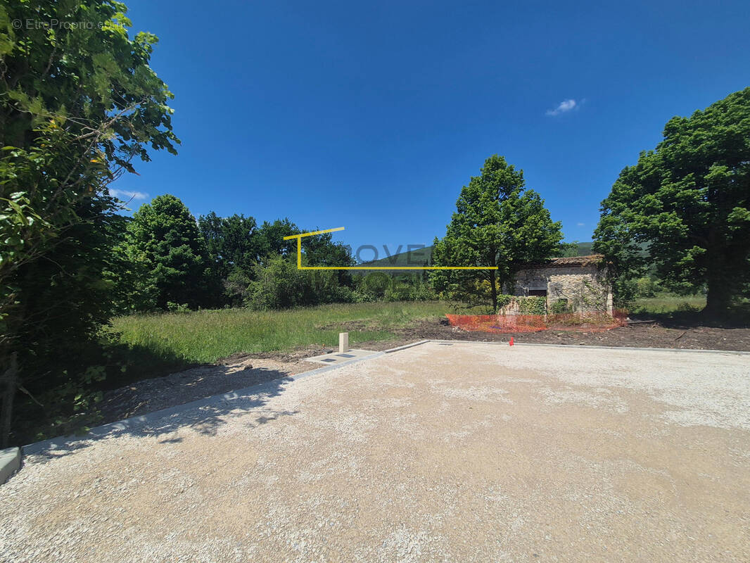Terrain à LE POET-LAVAL