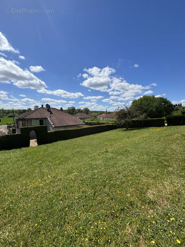 Maison à LEUGLAY