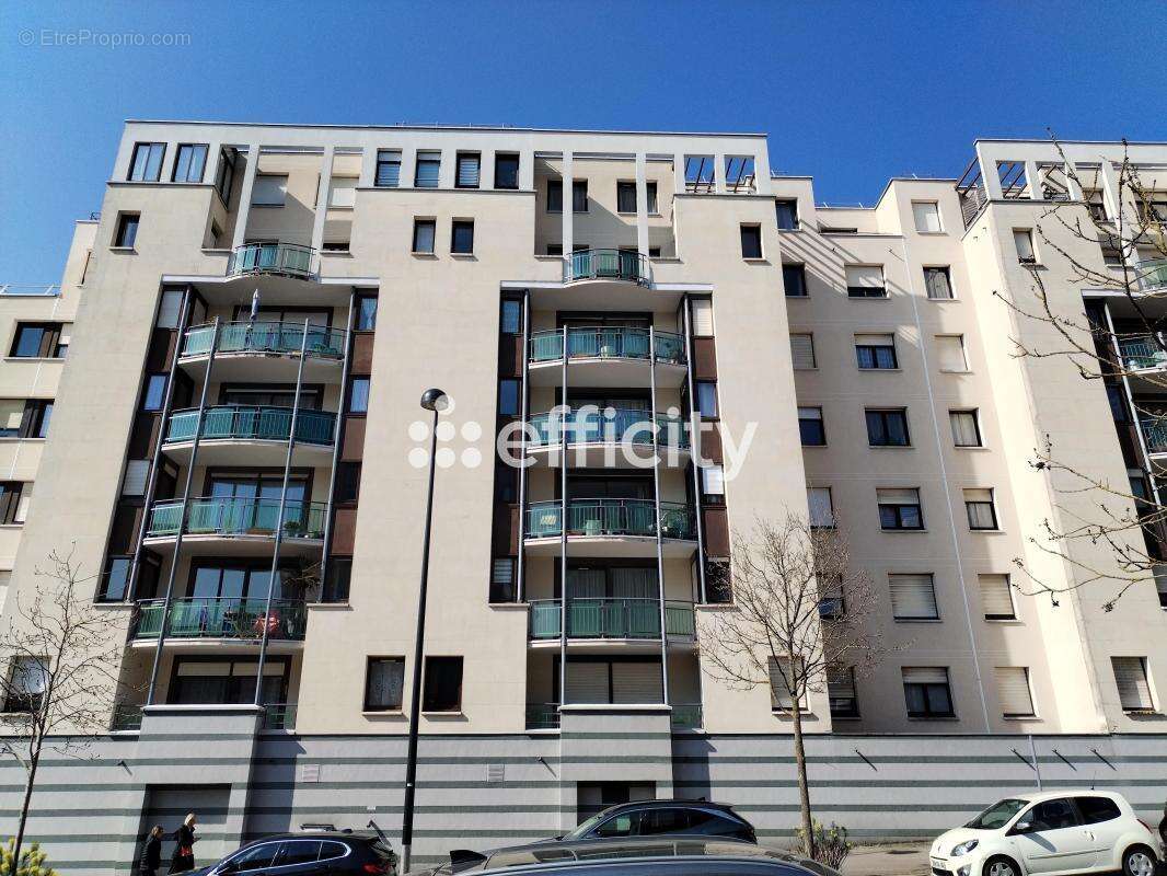 Appartement à MONTIGNY-LE-BRETONNEUX