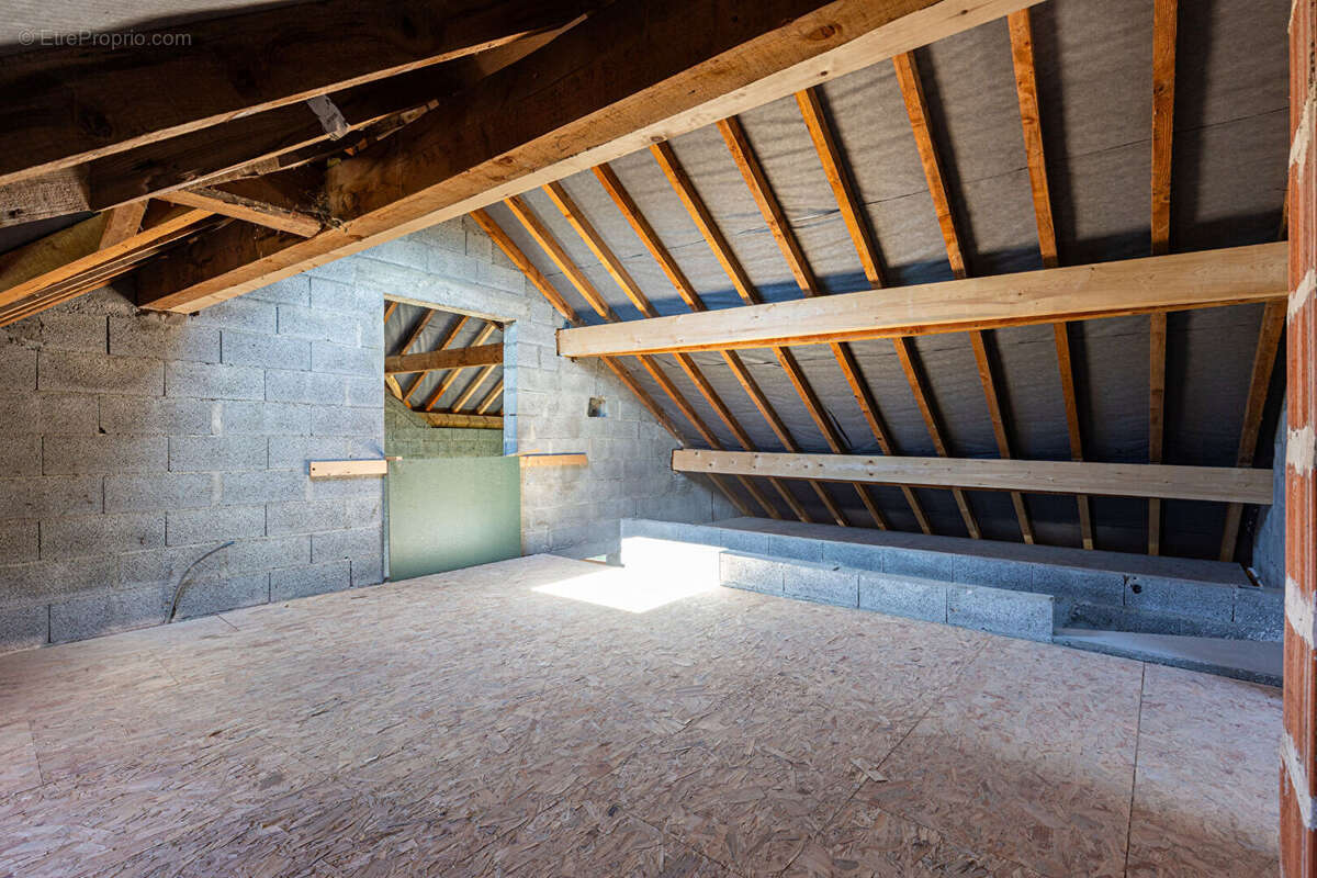 "cyprès" - thusy - a vendre en exclusivite - corps de ferme a renover 291m2 et annexes garage, caves & hangar 115m2 - toiture re - photo 16