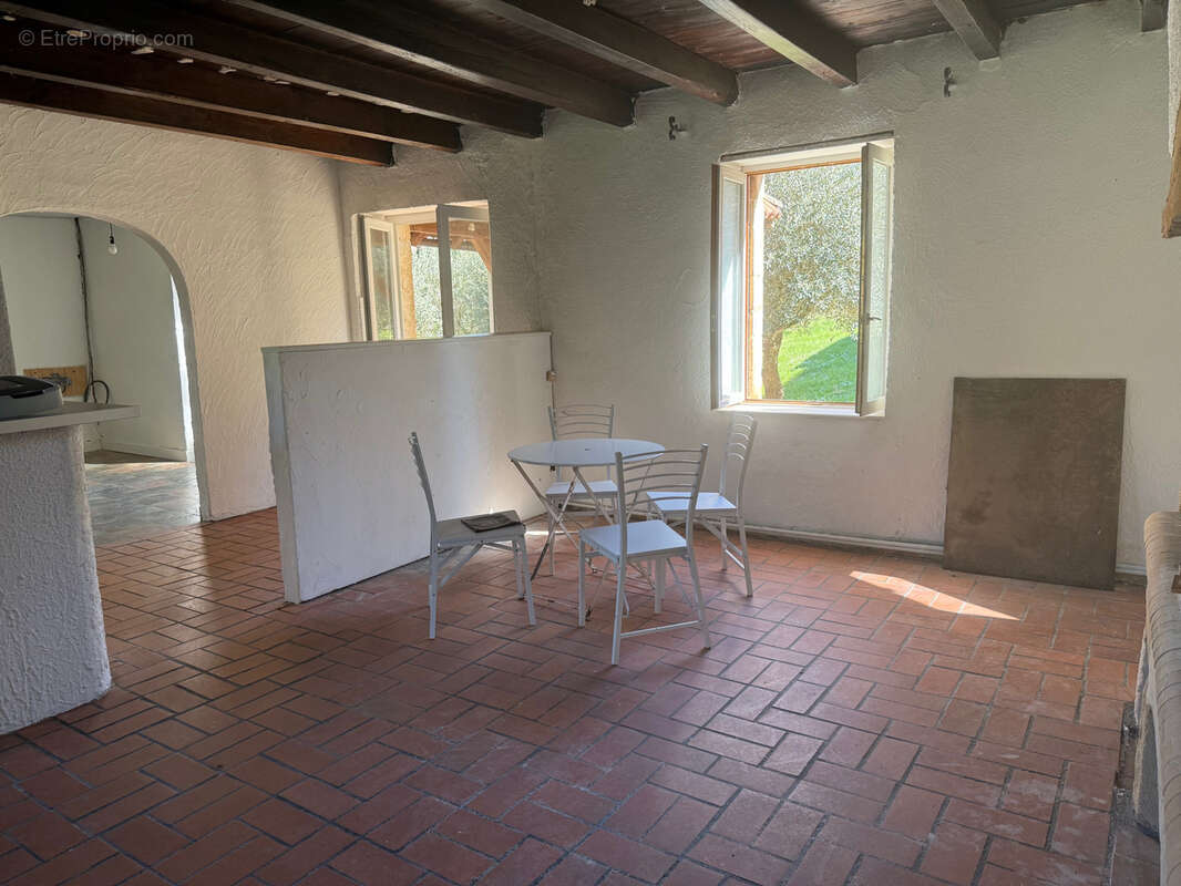 Maison à BLANQUEFORT-SUR-BRIOLANCE