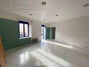 Espace de vie avec cuisine - Appartement à SAINT-VINCENT-STERLANGES