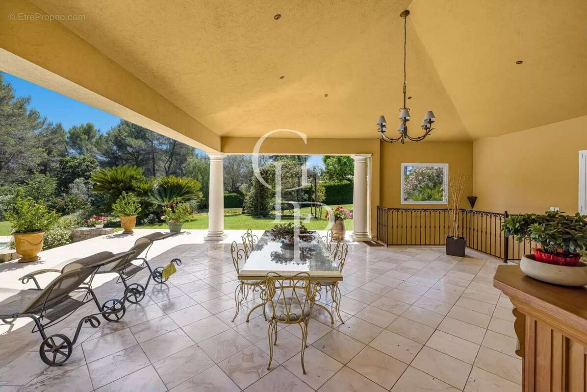 Maison à MOUGINS