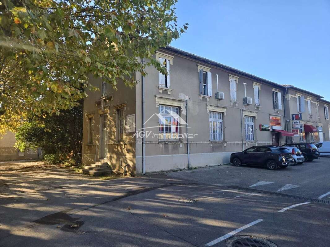 Appartement à SALINDRES