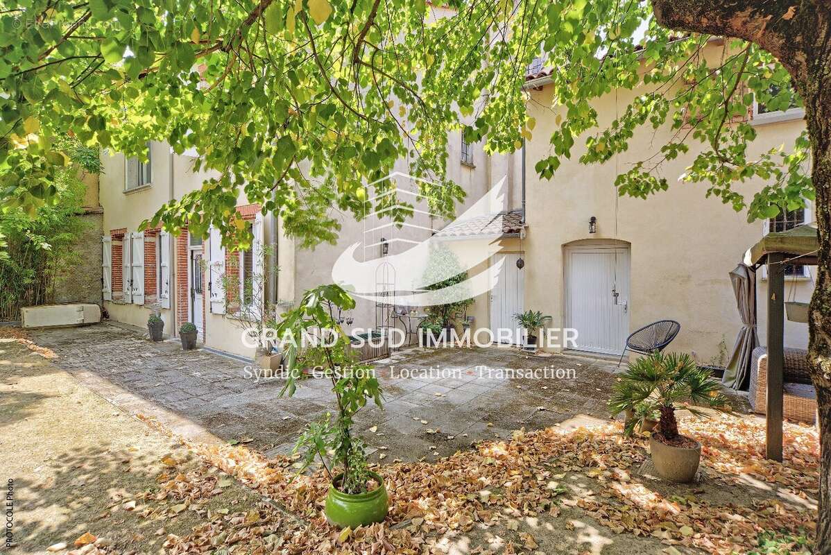 Superbe toulousaine rénovée avec le charme de l'ancien saint-martin-du-touch - photo 2